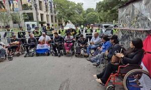 Tildan de “miserables” a diputados que permitieron veto a pensión para personas con discapacidad – Prensa 5