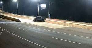 La Nación / Conductor de camioneta usó rampa de emergencia imprudentemente y buscan identificarlo