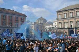 Serie A de Italia: Pura emoción y ansiedad en la plaza de Napoli - Fútbol Internacional - ABC Color