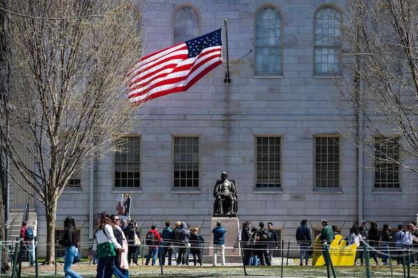 Incertidumbre envuelve a paraguayos en Harvard tras prohibición de Trump - Nacionales - ABC Color