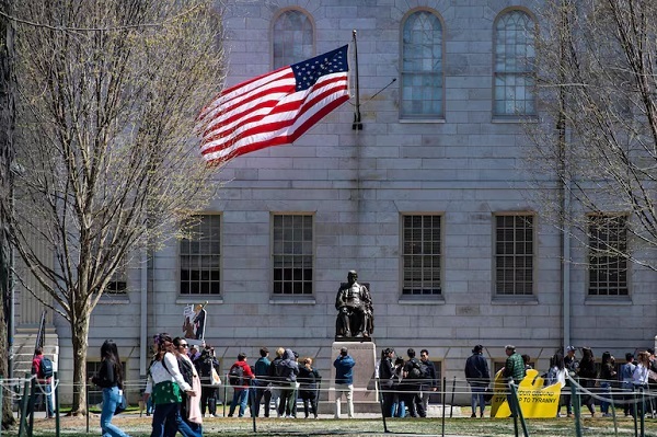 Paraguayos en Harvard afectados por veto migratorio