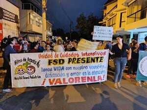 Personal de blanco de Acosta Ñu exige a Salud Pública cumplimiento de promesas - San Lorenzo Hoy
