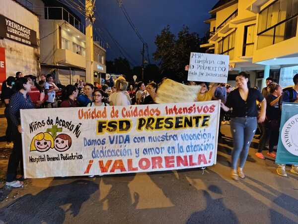 Personal de blanco de Acosta Ñu exige a Salud Pública cumplimiento de promesas - San Lorenzo Hoy