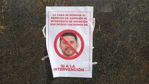 Colocan afiches en contra de Nenecho en el microcentro