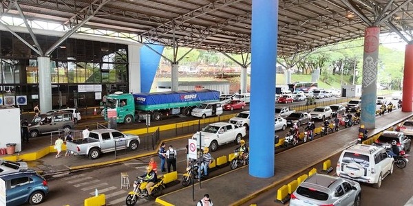 Paraguay intensifica controles en frontera para frenar el avance de la gripe aviar desde Brasil - ADN Digital