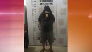 Detienen a falso mecánico con orden de captura, tras no devolver vehículo y cobrar por supuestas reparaciones