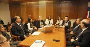 La Nación / Ministro Martínez Simón se reunió con funcionarios para la implementación del RUN, en el 2026