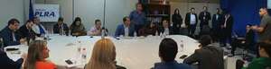 Prieto no piensa renunciar y el PLRA y oposición cierran filas en Diputados - Política - ABC Color