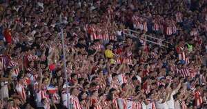 La Nación / Sanción de FIFA no afectará a los hinchas