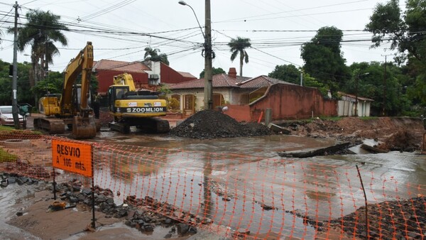 Vecinos denuncian perjuicios causados por obra de desagüe
