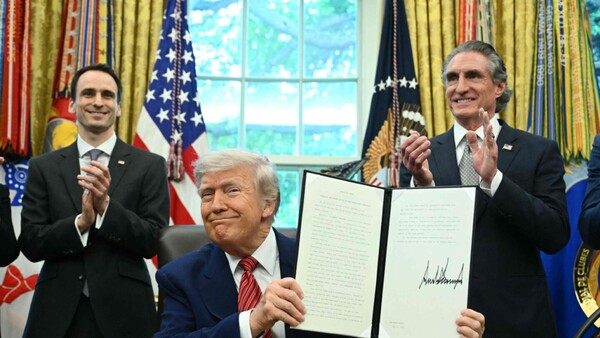 Guerra comercial: UE y fabricantes de teléfonos en la mira de Trump