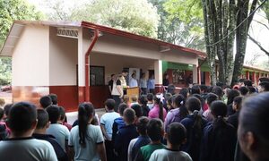 “Landy” entrega aulas y cocina – comedor en una escuela del Km 9 Acaray – Diario TNPRESS