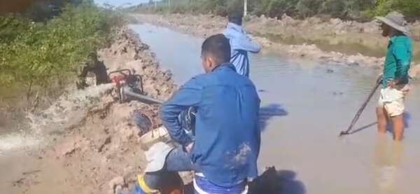 Voluntarios de Toro Pampa de nuevo reparan caminos, tras 54 días de aislamiento - Noticias del Chaco - ABC Color