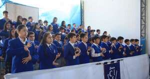 La Nación / Alumnos de PJC cantan el Himno Nacional en lengua de señas