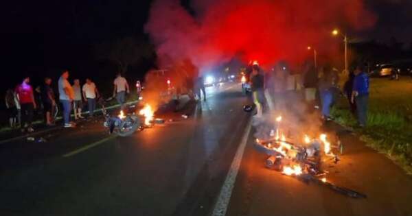 La Nación / Choque entre motos deja dos fallecidos y dos niños heridos en San Pedro