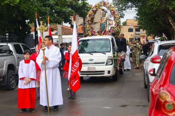 El Complejo Educativo “María Auxiliadora” celebra con devoción y unidad a su santa patrona - Negocios - ABC Color