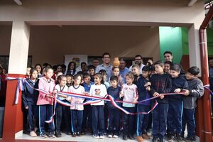 Gobernación habilita aula climatizada y comedor escolar en el Este - ADN Digital