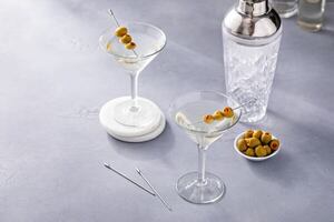 Aprendé a hacer el clásico Martini, ícono de elegancia en copa - Gastronomía - ABC Color