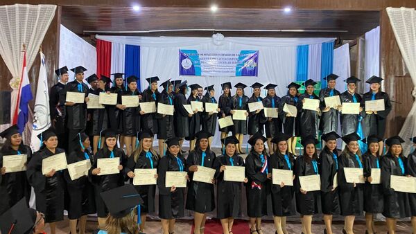 Chaco: Egresa la primera promoción de universitarios de Puerto Casado