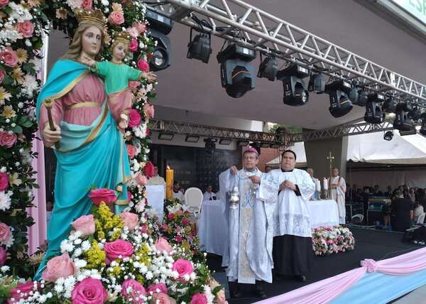 Monseñor Collar critica la indiferencia política y la corrupción durante misa a María Auxiliadora - ABC en el Este - ABC Color