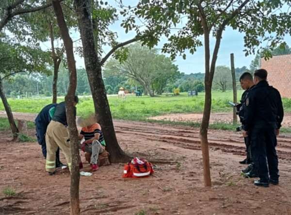 San Pedro del Paraná: pobladores agreden a persona con trastornos mentales que lesionó a una mujer - Policiales - ABC Color