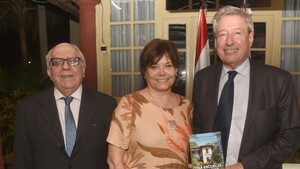 Una escuela, dos países, un libro en tributo a centenario