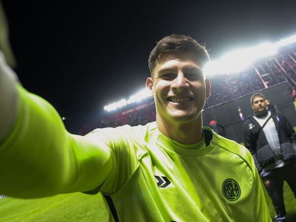 Paraguayos Gill y Martínez, frente a frente por un lugar en la final argentina - Fútbol Internacional - ABC Color