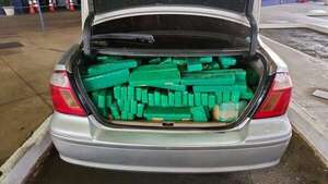 Detienen a paraguayo con más de 360 kilos de marihuana en Foz de Yguazú  - ABC en el Este - ABC Color