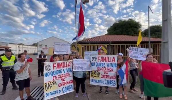 Vecinos de Capiatá protestan en contra de fábrica por contaminación ambiental - Nacionales - ABC Color