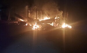 Incendio arrasa con vivienda precaria en el kilómetro 10 Monday de CDE