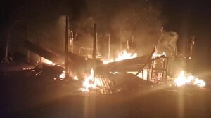 Vivienda quedó reducida a cenizas tras incendio en asentamiento de Ciudad del Este
