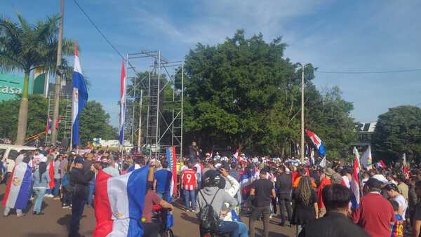 Multitudinaria caravana a favor de Miguel Prieto en Ciudad del Este