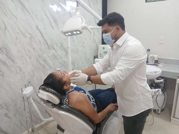 Historias de vida: con trabajo y sacrificio, joven odontólogo logra instalar consultorio en Fuerte Olimpo - Noticias del Chaco - ABC Color