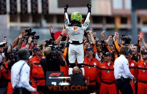 Versus / Norris hace valer la "pole" y gana el GP de Mónaco