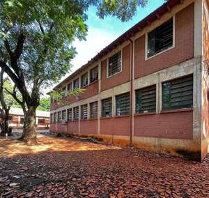 Escuela y colegio Santa Rita de Cassia abandonada y en peligro de derrumbe  - Nacionales - ABC Color