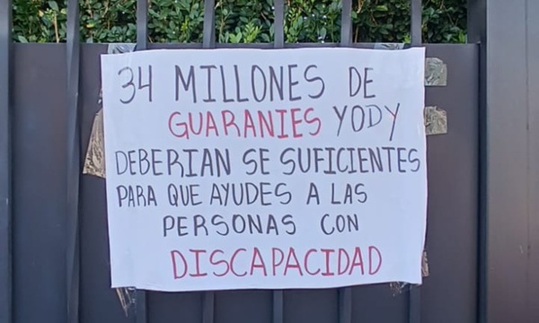 Escrachan a Miguel del Puerto por hacer el vacío a sesión sobre pensión para personas con discapacidad - OviedoPress