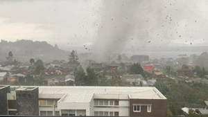 Video: Impresionante tornado azota sur de Chile