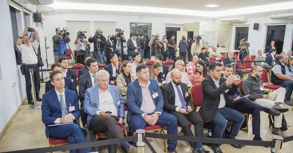 Senadores analizan hoy más denuncias sobre oferentes y máquinas de votación - Política - ABC Color