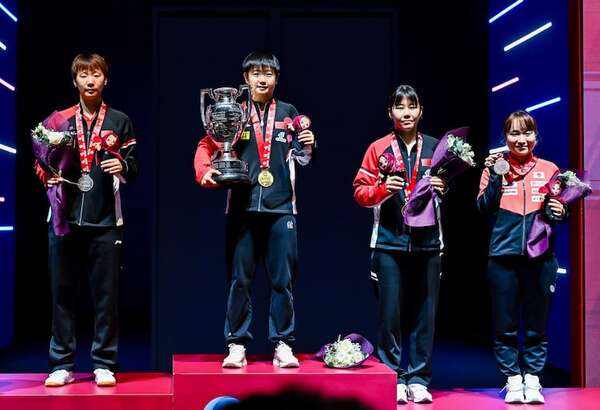 La china Sun Yingsha revalida su corona mundial de tenis de mesa tras una final épica - Polideportivo - ABC Color