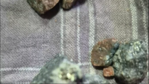 ¡Oro en Caapucú! Buscaban agua y hallaron partículas del metal precioso
