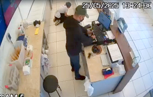 Motochorros roban unos G. 2 millones en violento asalto a heladería en CDE - La Clave