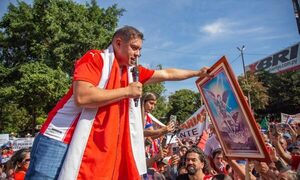 Discreta pero ruidosa manifestación a favor de los robos de Miguel Prieto en Ciudad del Este – Diario TNPRESS