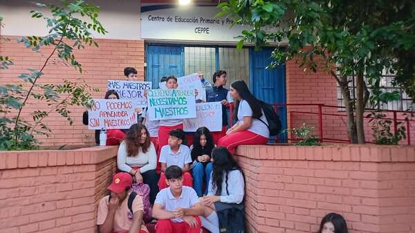 Padres toman escuela inclusiva que “se cae a pedazos” por abandono del MEC - Nacionales - ABC Color