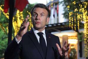Macron responde sobre el episodio del manotazo que recibió de su esposa Brigette - Mundo - ABC Color