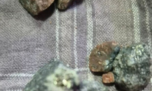 Buscaban agua y encontraron oro: hallazgo del metal precioso en Caapucú - OviedoPress