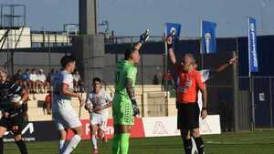 El arbitraje de Paul Benítez “fue un escándalo” en el Nacional-Olimpia