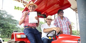 El Gobierno entregó una importante inversión productiva en Canindeyú • PARAGUAY TV