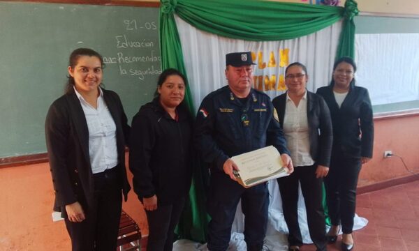Realizan charla sobre el riesgo de las drogas