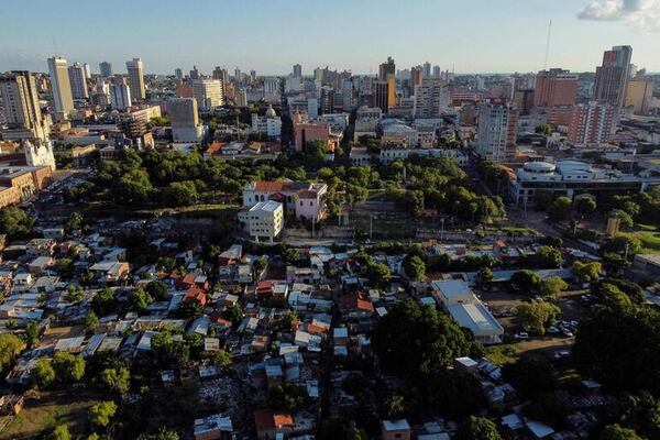 Policía demora a varios menores durante incursión en la Chacarita - Policiales - ABC Color