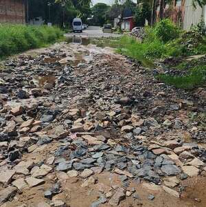 ¿Crisis financiera? Nenecho dejó a medias el mejoramiento de una calle, denuncian - Nacionales - ABC Color